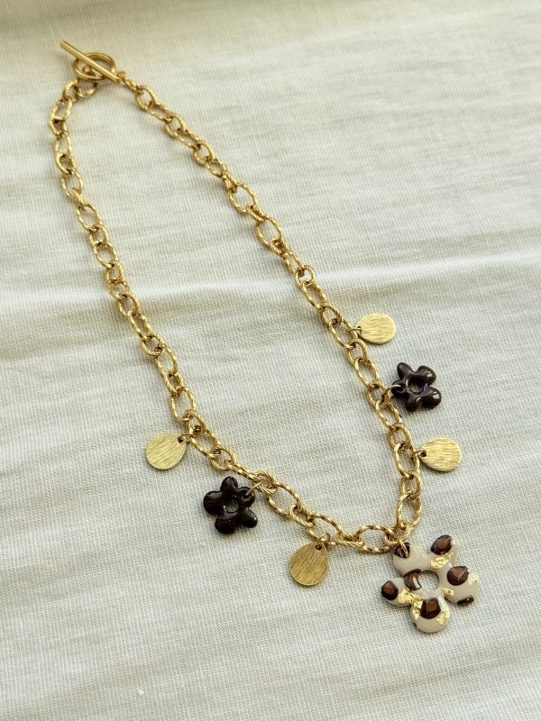 Collier breloques SOLENA - Léopard feuilles d'or – Image 3