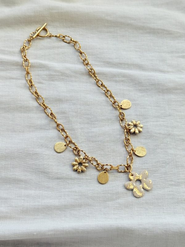 Collier breloques SOLÉNA - Beige feuilles d'or – Image 3
