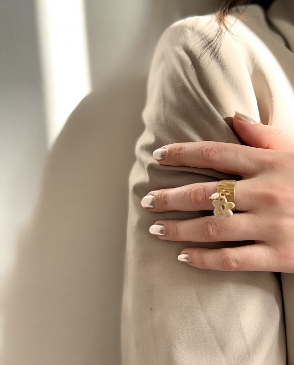 Bague Breloques SOLENA - Beige feuilles d'or – Image 2