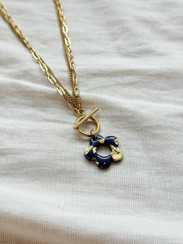 Collier pendentif YUNA - Bleu nuit feuilles d'or – Image 2