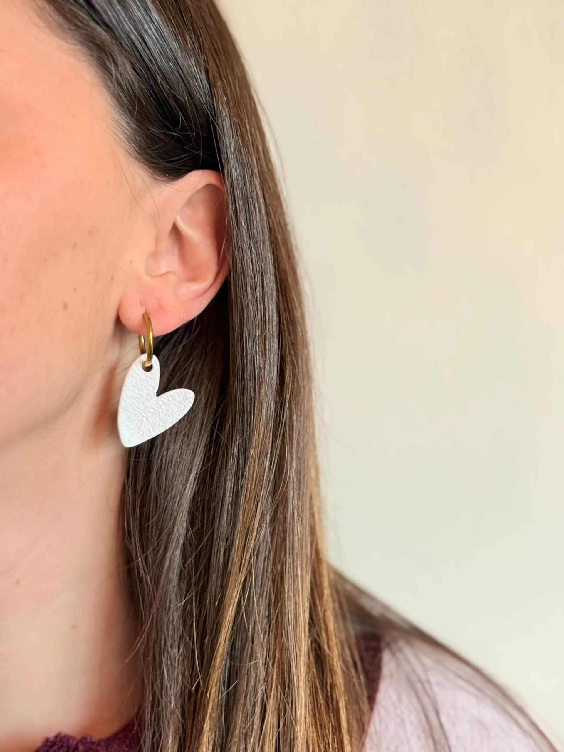 Créoles - VALENTINE - Blanc nacré 2 Créoles - VALENTINE - Blanc nacré – Image 2